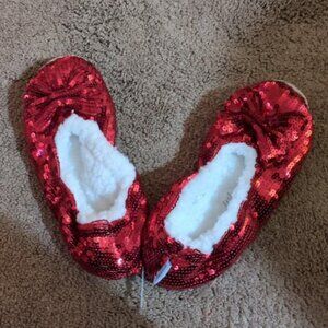 Snoozies Womens Slippers Sz Small Red Sequin Bow Fleece Lined Ballet Flat Style